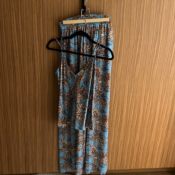 L’Agence Cami and Silk Pant set - Picture 2 of 6